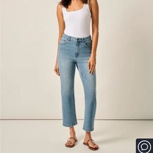 Johnnie-O Savannah Light Everyday Wash Jeans. Size 6. New with Tags.